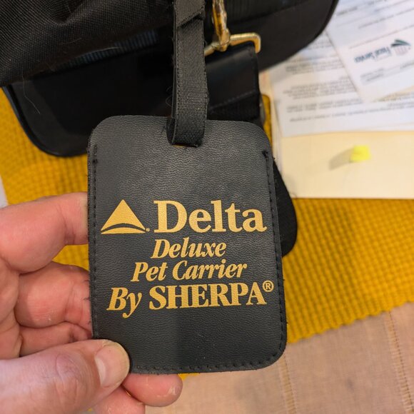 Delta Deluxe Pet Carrier by Sherpa - Picture 8 of 9